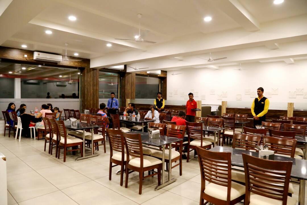 Virat Hotel & Guest House Rādhanpur Exterior foto