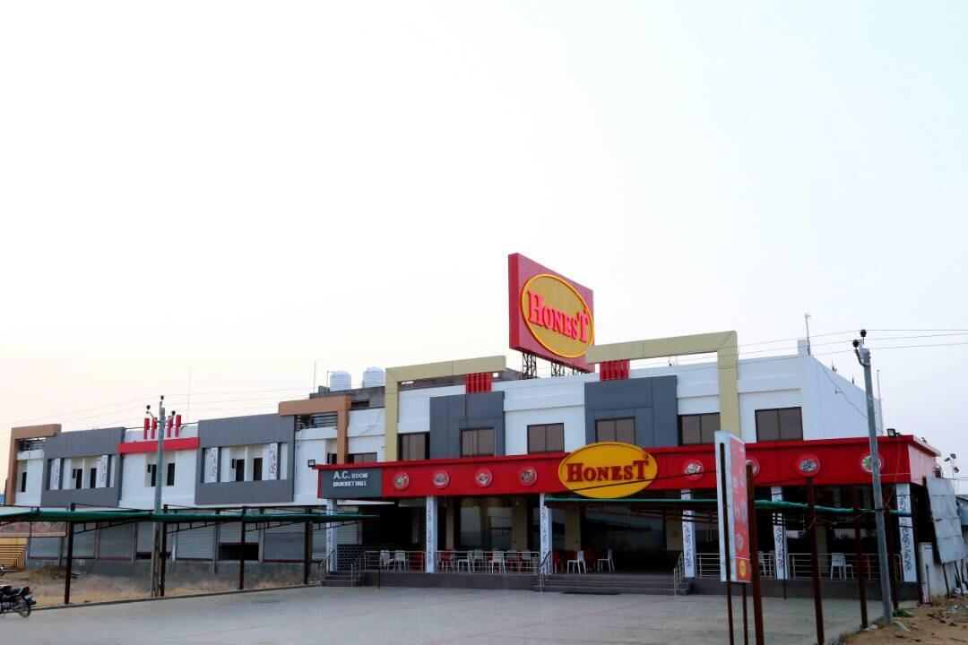 Virat Hotel & Guest House Rādhanpur Exterior foto